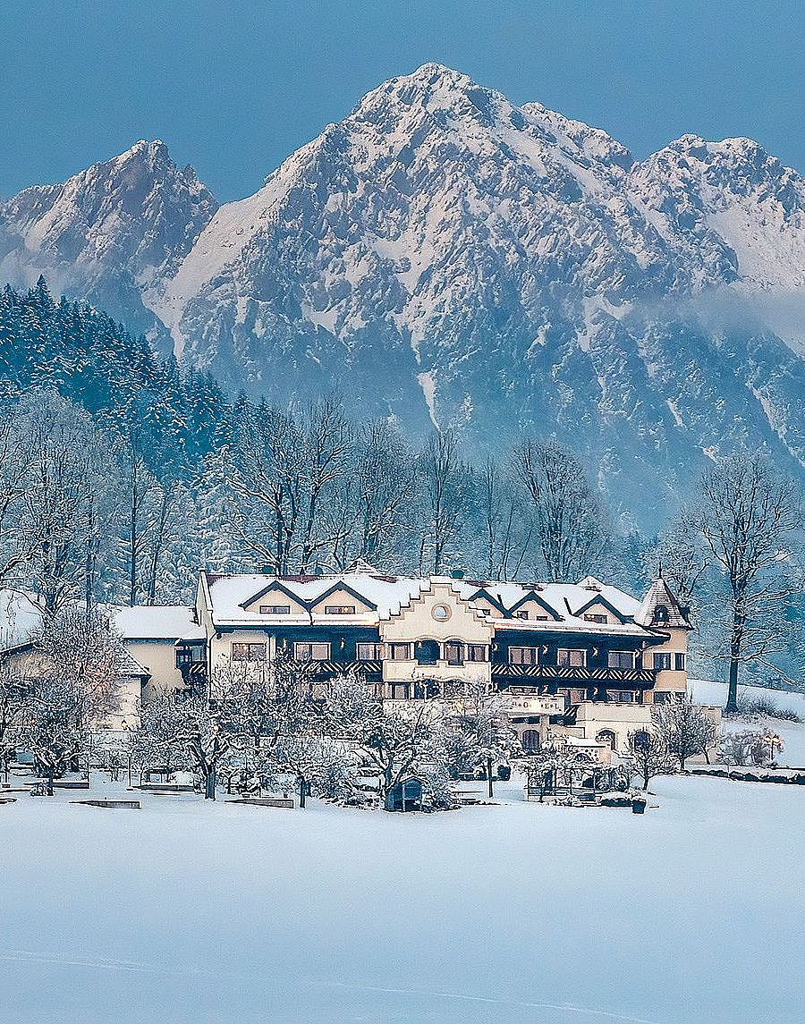 Hotel AlpenSchlössl in der SkiWelt Hotel AlpenSchlössl im Winter mit Blick auf den Wilden Kaiser
