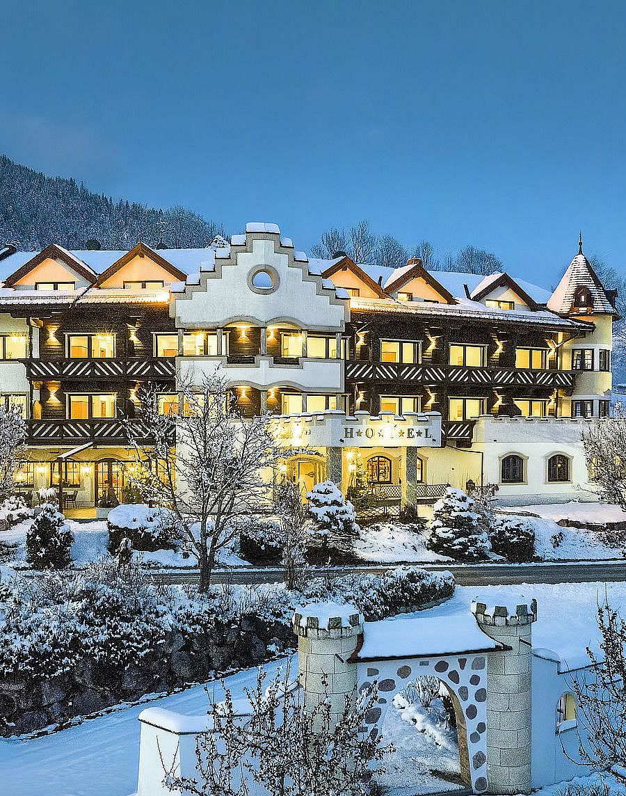 Hotel AlpenSchlössl im Winter Drohnenaufnahme vom Hotel AlpenSchlössl in Söll am Wilden Kaiser