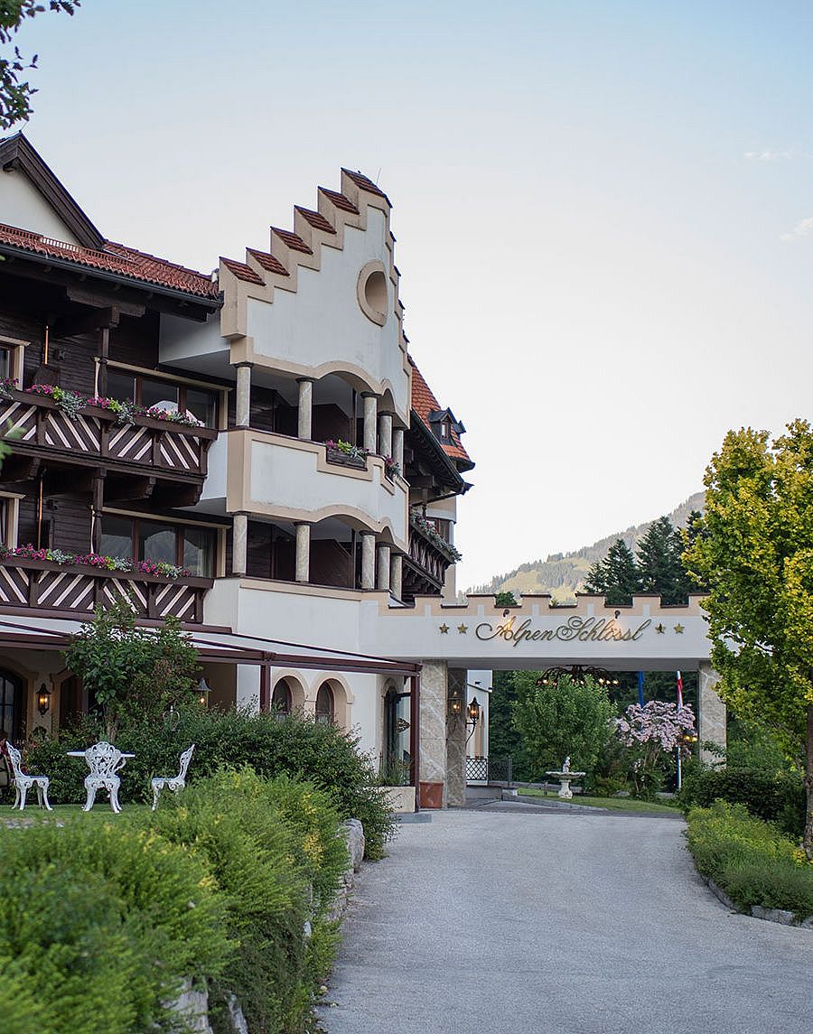 Auffahrt Hotel AlpenSchlössl Söll Auffahrt zum Hotel AlpenSchlössl in Söll am Wilden Kaiser