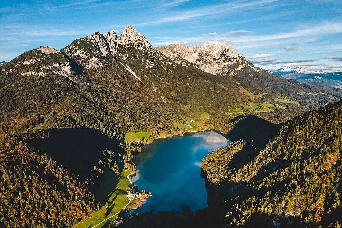 Hintersteiner See inmitten des Naturschutzgebietes Scheffau am Wilder Kaiser